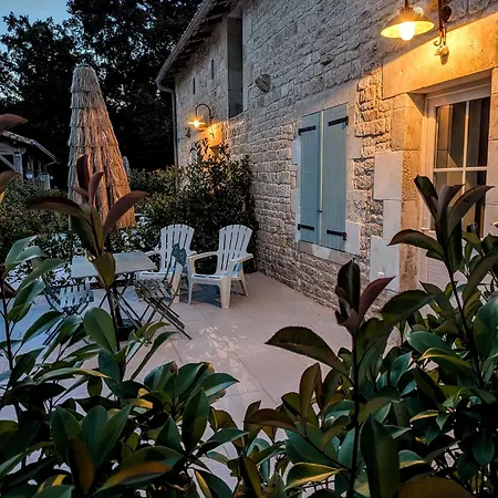 D'hotes Climatisees Au Petit Bonheur Bed & Breakfast 4*